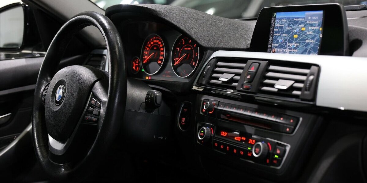 BMW 318d Touring blue PERFORMANCE SPORT / PANORAMA 80.000 km 15.555 &euro; Hamm 59077