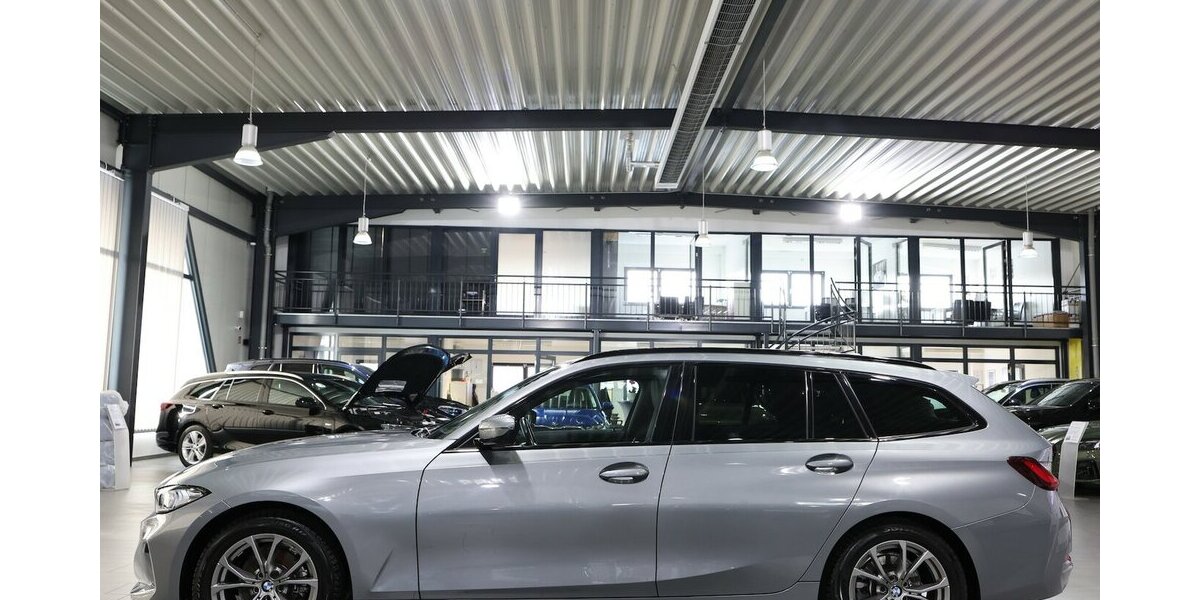 BMW 318d Touring SPORT / PANORAMA,LEDER,CURVED+HUD 53.000 km 28.993 &euro; Hamm 59077