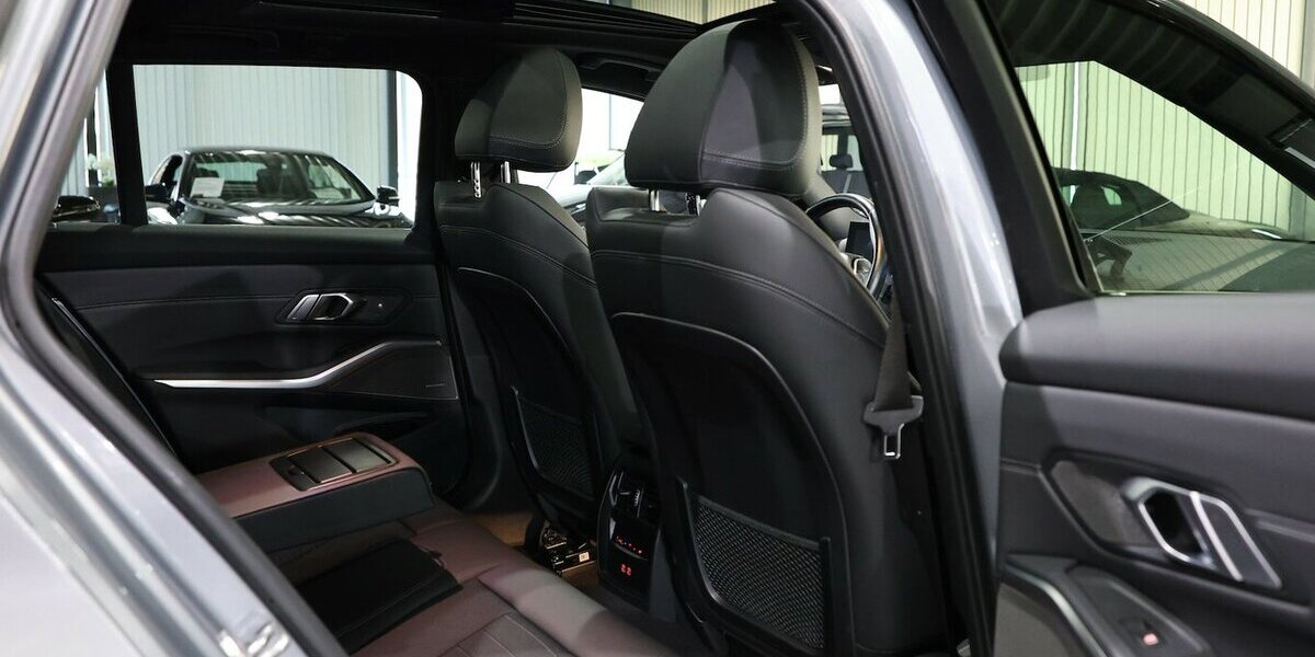 BMW 318d Touring SPORT / PANORAMA,LEDER,CURVED+HUD 53.000 km 28.993 &euro; Hamm 59077