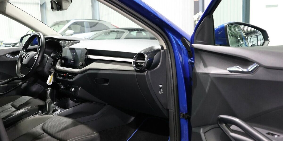 Skoda Fabia 1.0 TOUR RACE BLUE / LED / GROßES-DISPLAY 55.000 km 13.221 &euro; Hamm 59077