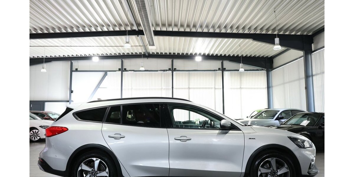 Ford Focus TUNIER 1.5 EB ACTIVE CROSS OVER / LED / 117.000 km 14.444 &euro; Hamm 59077