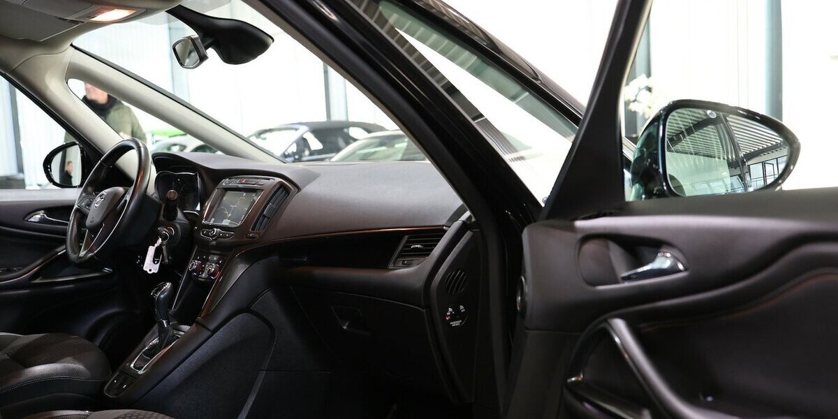 Opel Zafira C 1.6 SIDI T INNOVATION / 7-SITZER / LED 79.000 km 16.555 &euro; Hamm 59077
