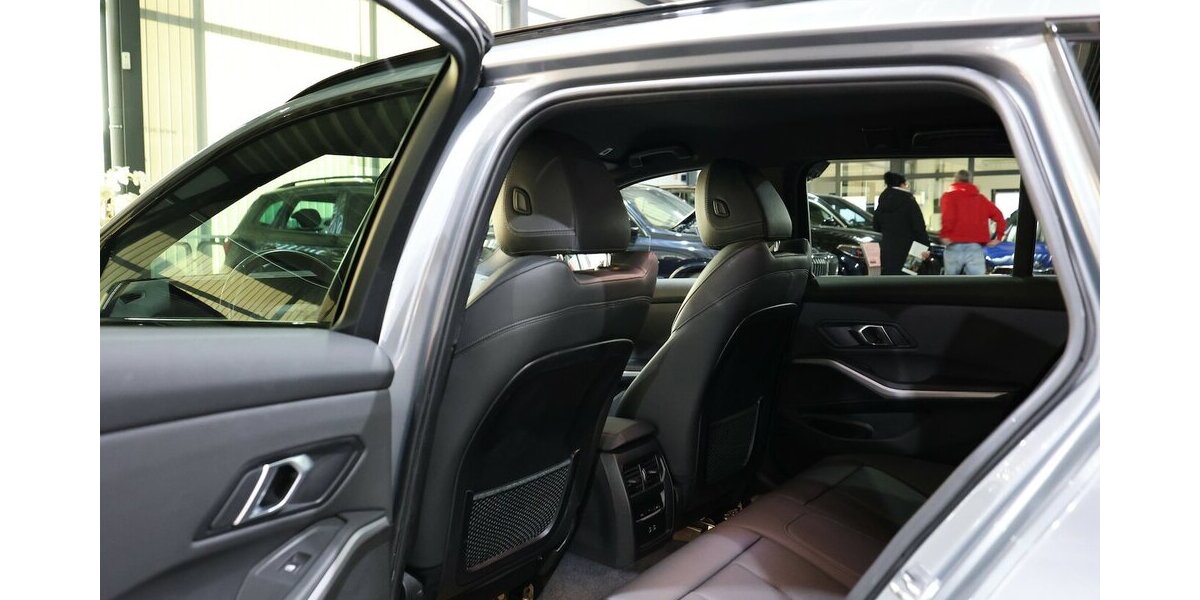 BMW 318d Touring ADVANTAGE CURVED+NAVI, LEDER, LED 67.000 km 27.777 &euro; Hamm 59077
