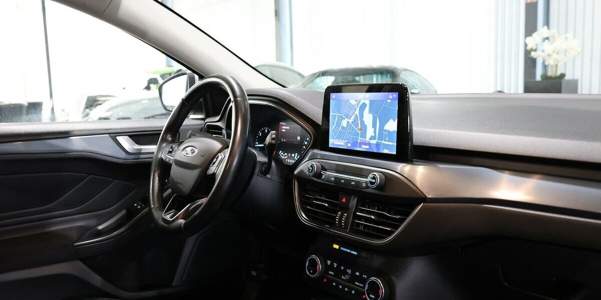 Ford Focus TUNIER 1.5 EB ACTIVE CROSS OVER / LED / 117.000 km 14.444 &euro; Hamm 59077