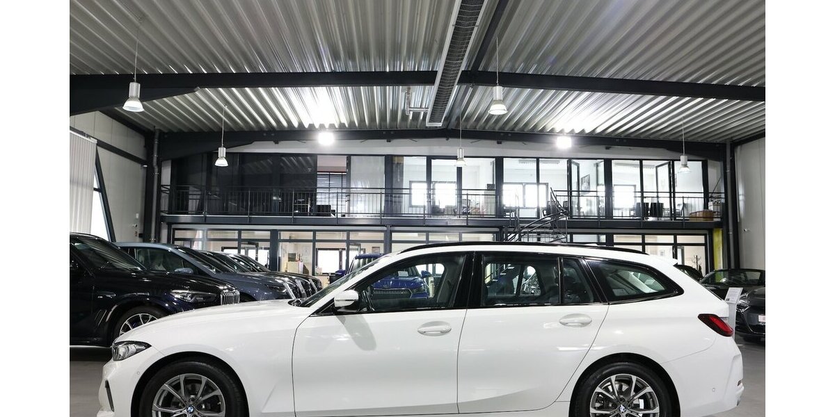 BMW 320d Touring SPORT / CURVED+HEAD-UP / PANORAMA 100.000 km 26.993 &euro; Hamm 59077