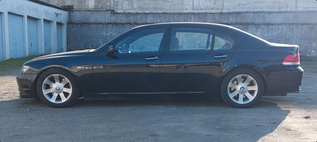 BMW 750 306.000 km 6.999 &euro; Hagen 58135