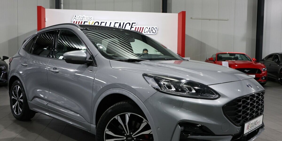 Ford Kuga 2.5 P-HEV ST-LINE-X STYLING SPORT PANORAMA 73.000 km 21.777 &euro; Hamm 59077