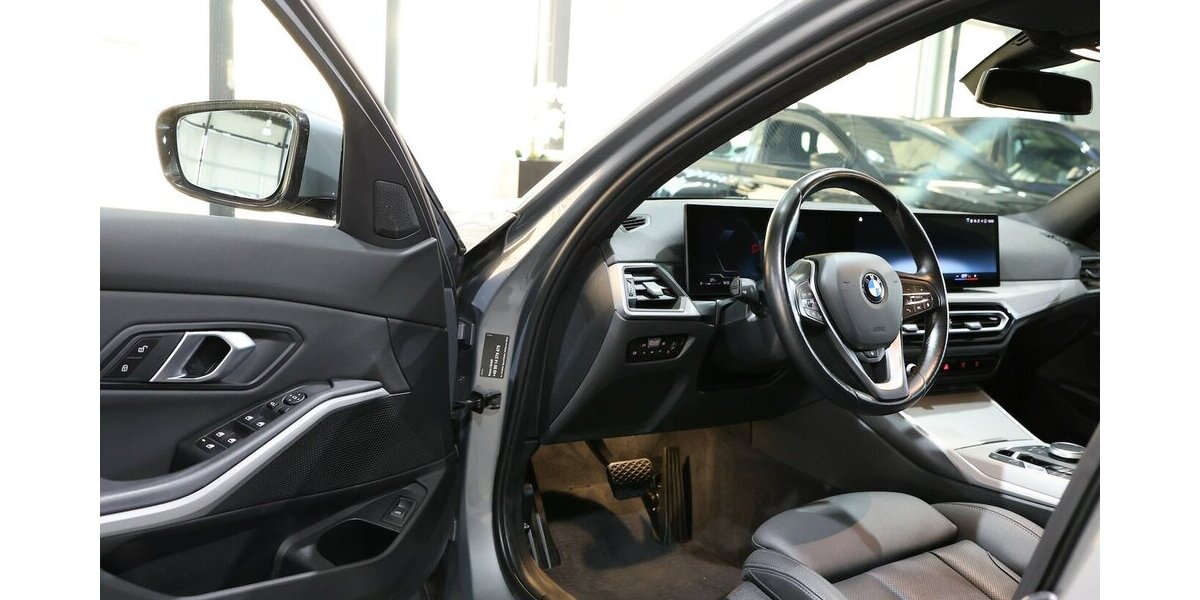 BMW 318d Touring ADVANTAGE CURVED+NAVI, LEDER, LED 67.000 km 29.777 &euro; Hamm 59077