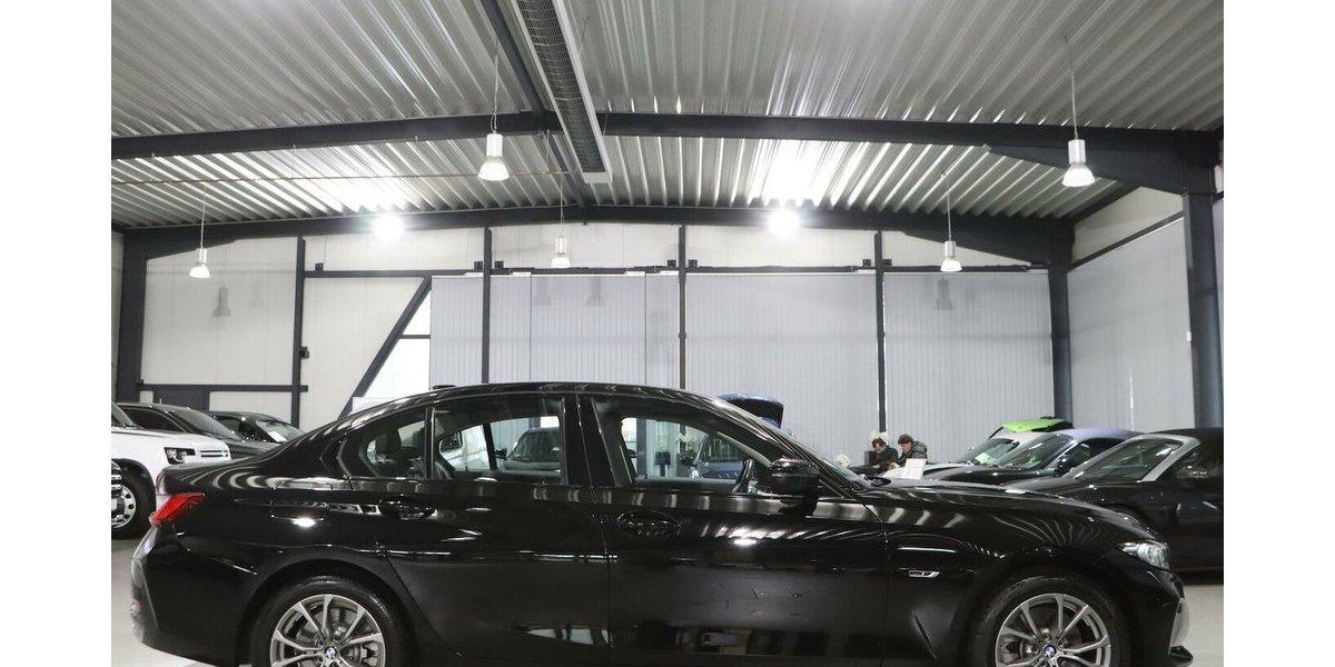 BMW 330e LIMOUSINE SHADOW CURVED+HEAD-UP, LED, H/K 46.000 km 30.993 &euro; Hamm 59077