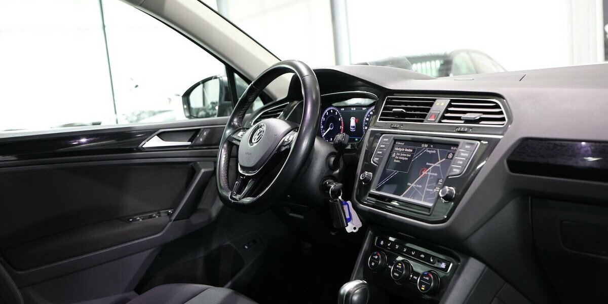 VW Tiguan 2.0 TSI DSG 4M SOUND / PANORAMA / LED 128.000 km 19.777 &euro; Hamm 59077