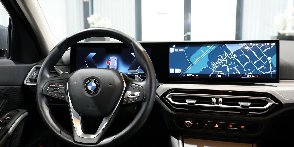 BMW 320d Touring xDrive SPORT / CURVED+NAVI+APPLE 32.000 km 30.991 &euro; Hamm 59077