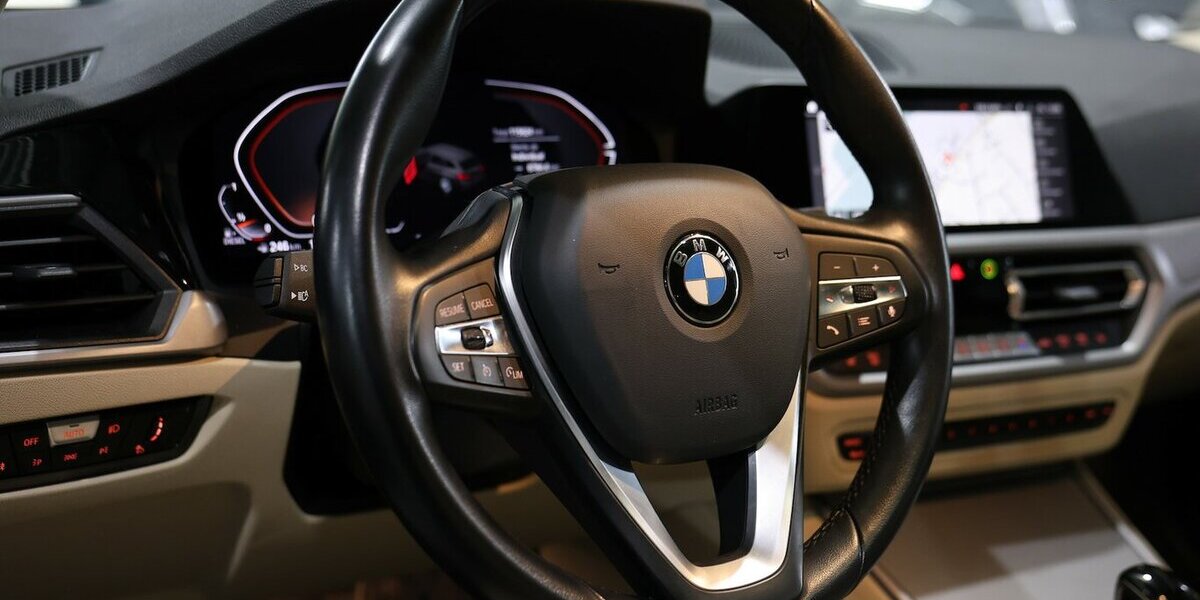 BMW 320d Touring SPORT BLUE & BEIGE / PANORAMA, LED 115.000 km 24.993 &euro; Hamm 59077
