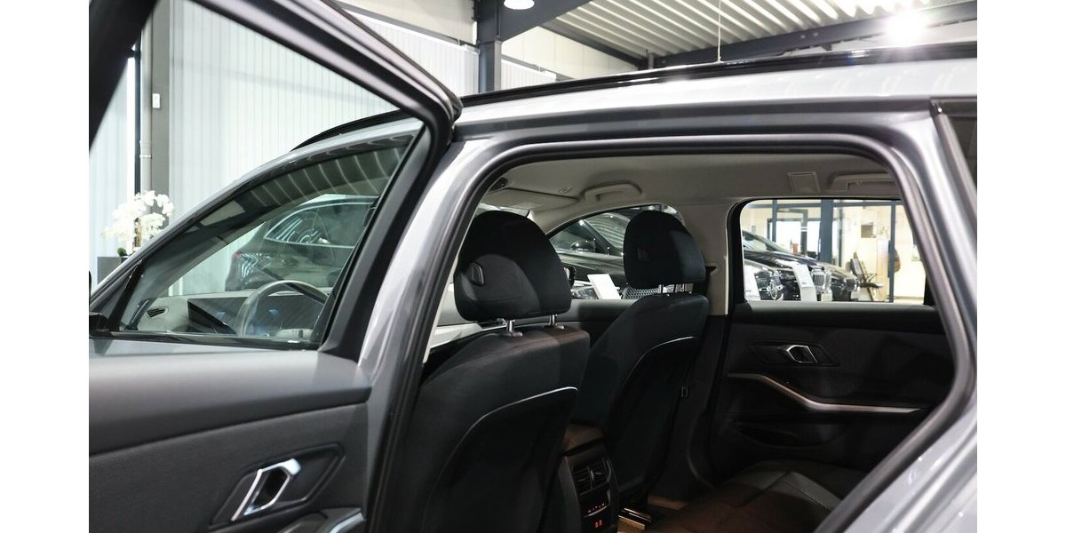 BMW 320d Touring xDrive SPORT / CURVED+NAVI+APPLE 32.000 km 30.991 &euro; Hamm 59077