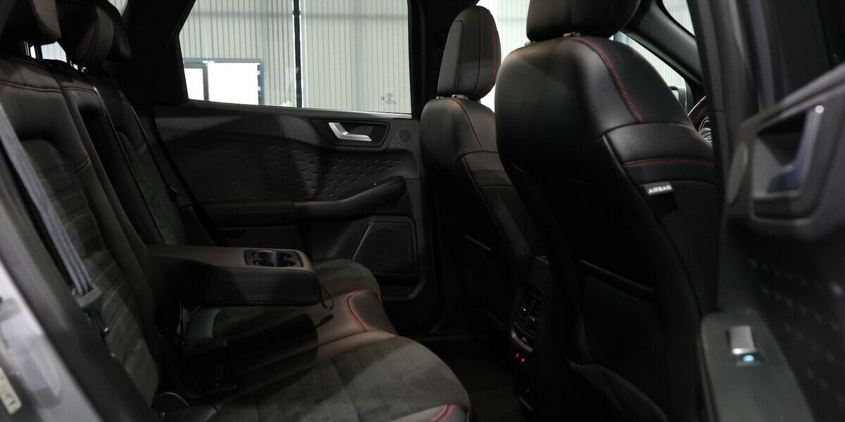 Ford Kuga 2.5 P-HEV ST-LINE-X STYLING SPORT PANORAMA 73.000 km 21.777 &euro; Hamm 59077