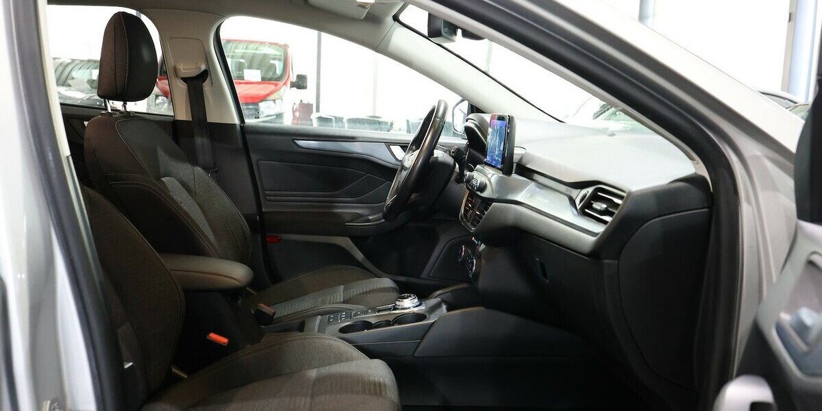 Ford Focus TUNIER 1.5 EB ACTIVE CROSS OVER / LED / 117.000 km 14.444 &euro; Hamm 59077