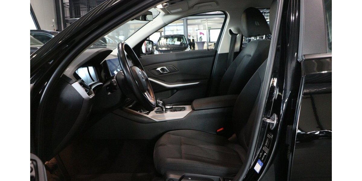 BMW 330d Touring ADVANTAGE / LED / LIVE+NAVI+ 149.000 km 20.555 &euro; Hamm 59077