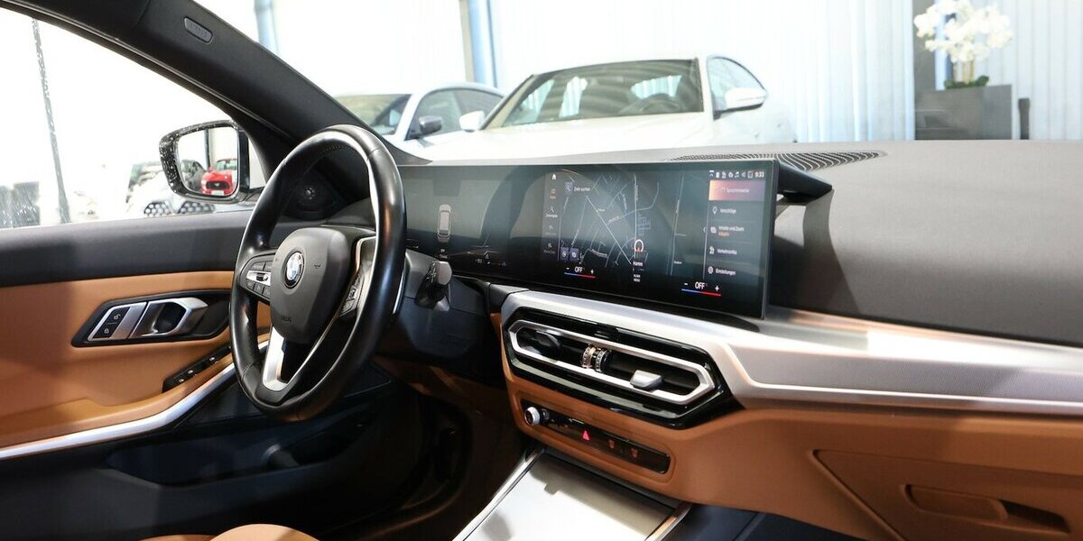 BMW 318d Touring SPORT WHITE & BROWN / CURVED+HUD 114.000 km 25.777 &euro; Hamm 59077