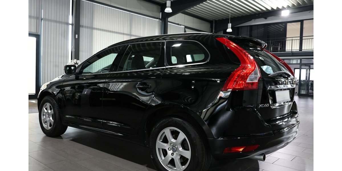 Volvo XC60 D3 MOMENTUM / LEDER / NAVI+ / ABN.AHK 125.000 km 16.777 &euro; Hamm 59077