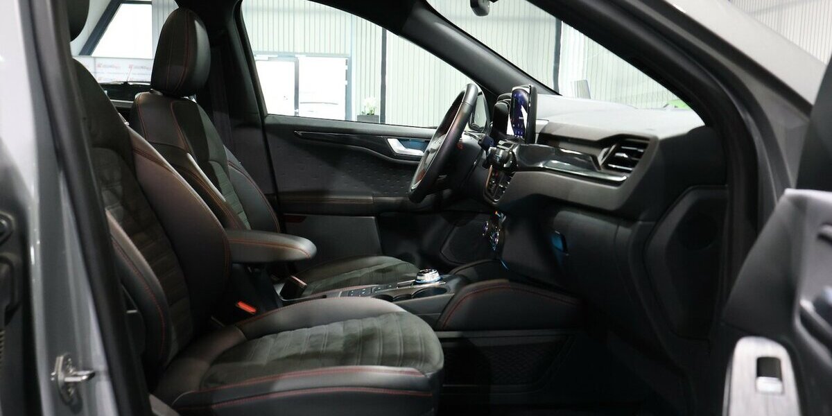 Ford Kuga 2.5 P-HEV ST-LINE-X STYLING SPORT PANORAMA 73.000 km 21.777 &euro; Hamm 59077
