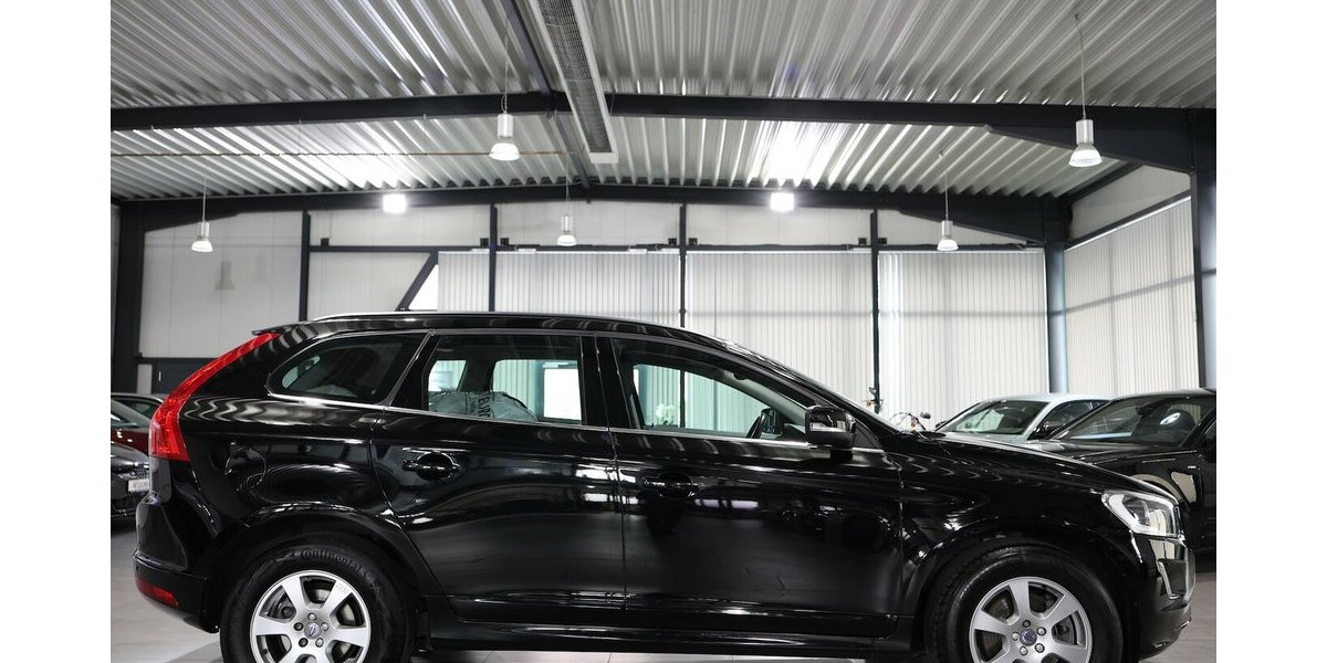 Volvo XC60 D3 MOMENTUM / LEDER / NAVI+ / ABN.AHK 125.000 km 16.777 &euro; Hamm 59077