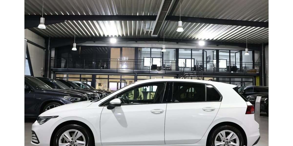 VW Golf VIII 2.0 TDI DSG LIFE IQ / NAVI+KAMERA, LED 53.000 km 21.111 &euro; Hamm 59077