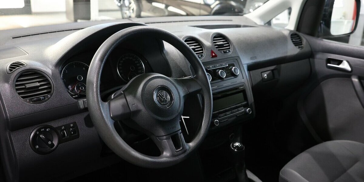 VW Caddy Kombi 1.6 TDI / 5-SITZER / -OPTIK / AHK 128.000 km 14.444 &euro; Hamm 59077