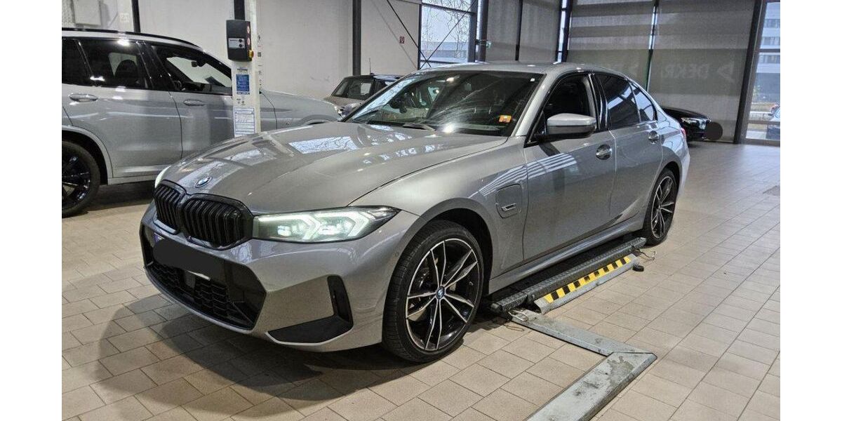 BMW 330 87.183 km 34.850 &euro; Hagen 58091