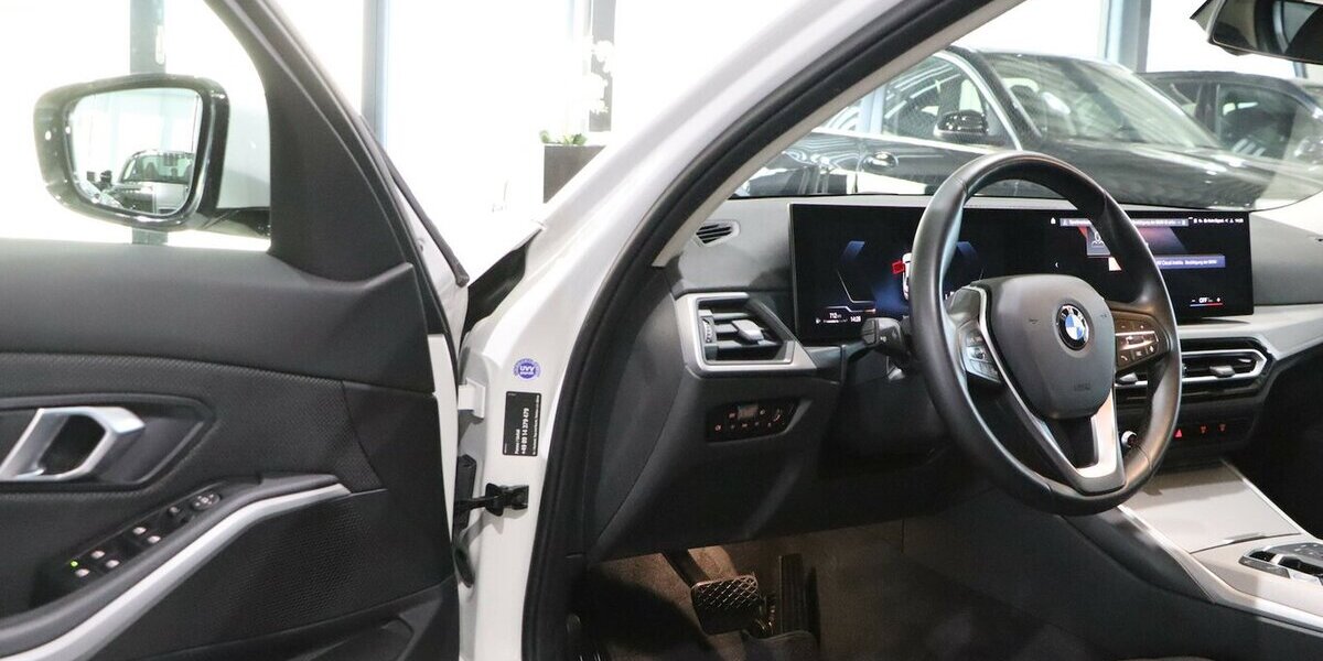 BMW 320d LIMOUSINE xDrive BUSINESS / CURVED / LED 68.000 km 29.777 &euro; Hamm 59077