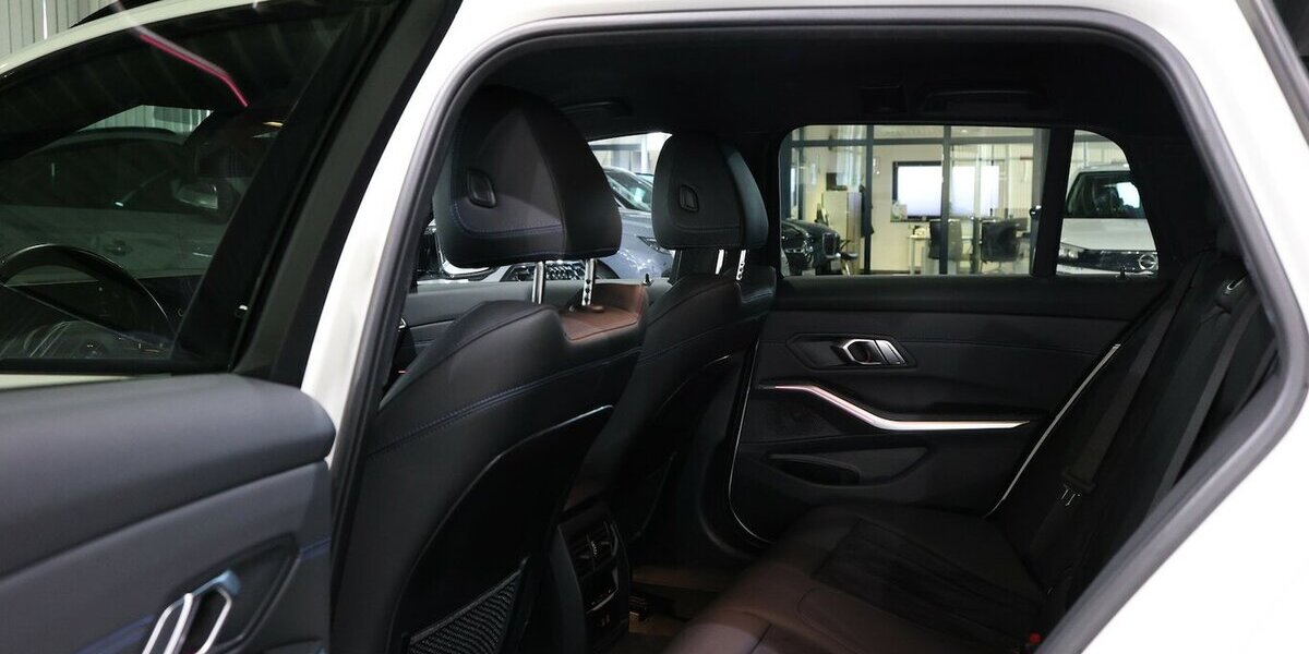 BMW 320d Touring M-SPORTPAKET SHADOW / CURVED 100.000 km 32.555 &euro; Hamm 59077