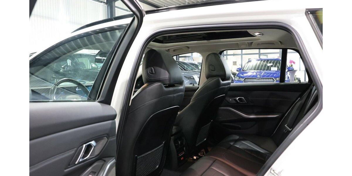 BMW 320d Touring SPORT / CURVED+HEAD-UP / PANORAMA 100.000 km 26.993 &euro; Hamm 59077