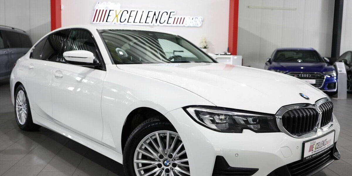 BMW 320i LIMOUSINE SPORT-LINE SHADOW / LEDER, LIVE+ 107.000 km 27.993 &euro; Hamm 59077