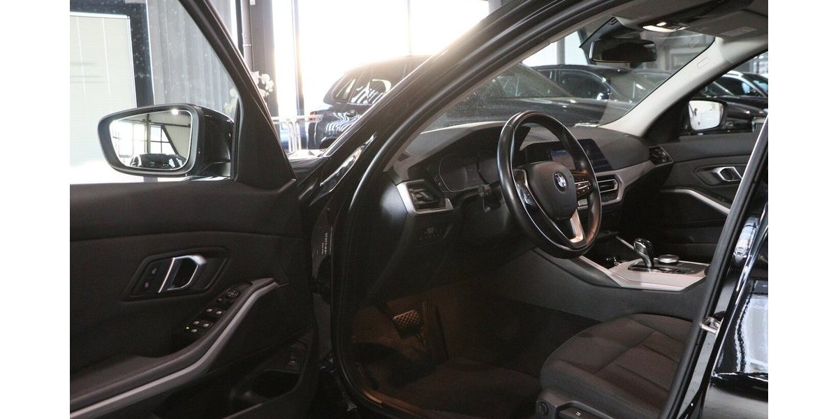 BMW 330d Touring ADVANTAGE / LED / LIVE+NAVI+ 149.000 km 22.993 &euro; Hamm 59077