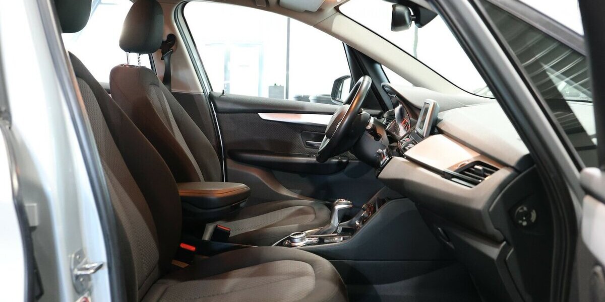 BMW 218 Active Tourer d Advantage LED / NAVI+ / AHK 119.000 km 13.992 &euro; Hamm 59077
