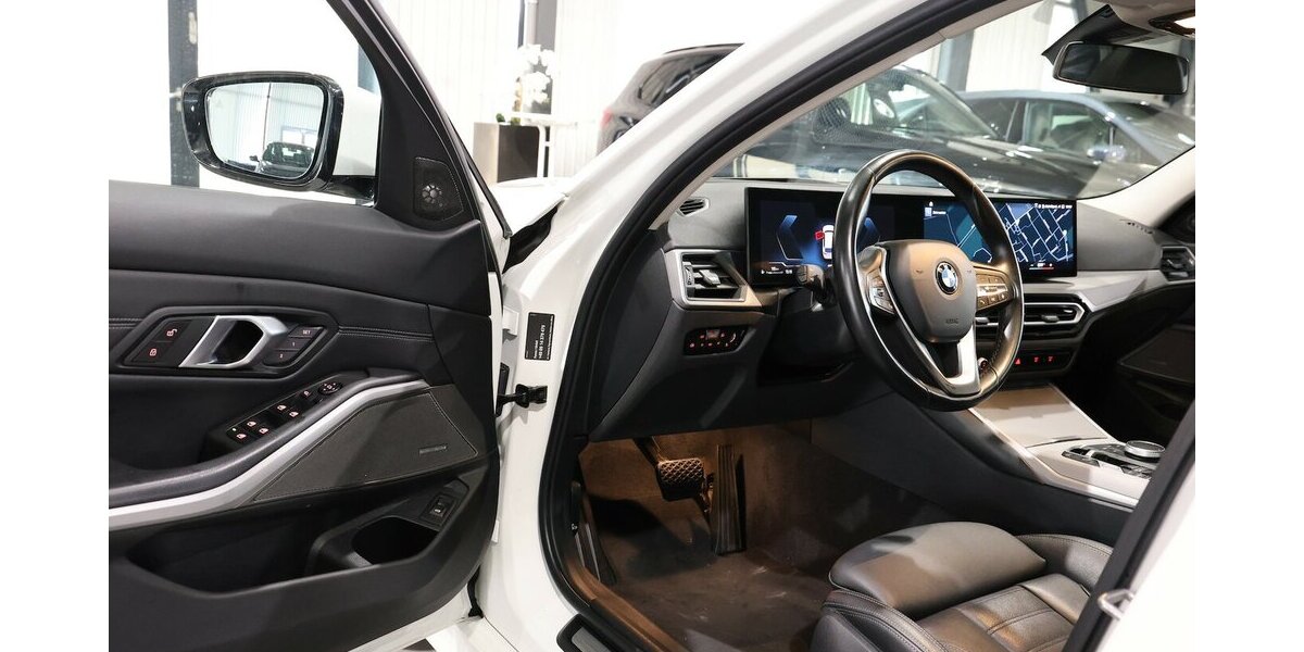 BMW 320d Touring SPORT / CURVED+HEAD-UP / PANORAMA 100.000 km 26.993 &euro; Hamm 59077