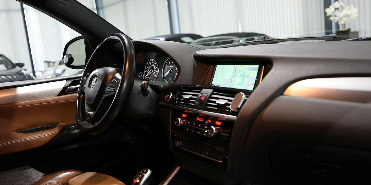 BMW X4 xDrive 28i M-SPORT / BLACK & BROWN / XENON 173.000 km 16.994 &euro; Hamm 59077