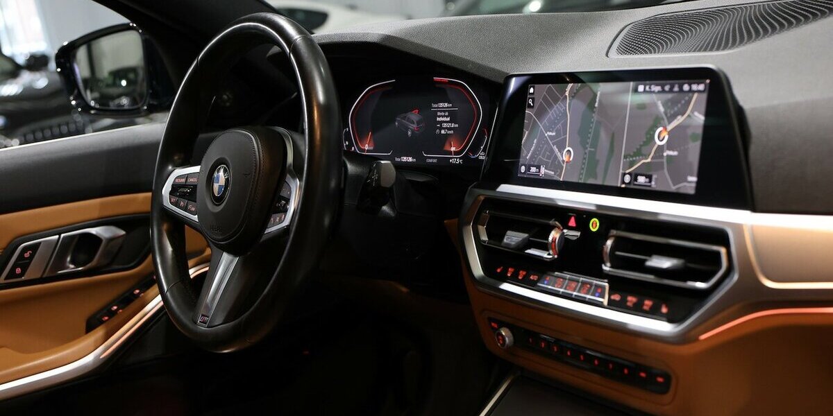 BMW 330d Touring xDrive M-SPORT BLACK & BROWN / LED 135.000 km 28.993 &euro; Hamm 59077