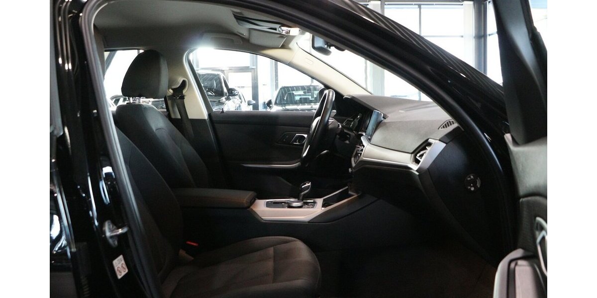 BMW 330d Touring ADVANTAGE / LED / LIVE+NAVI+ 149.000 km 20.555 &euro; Hamm 59077
