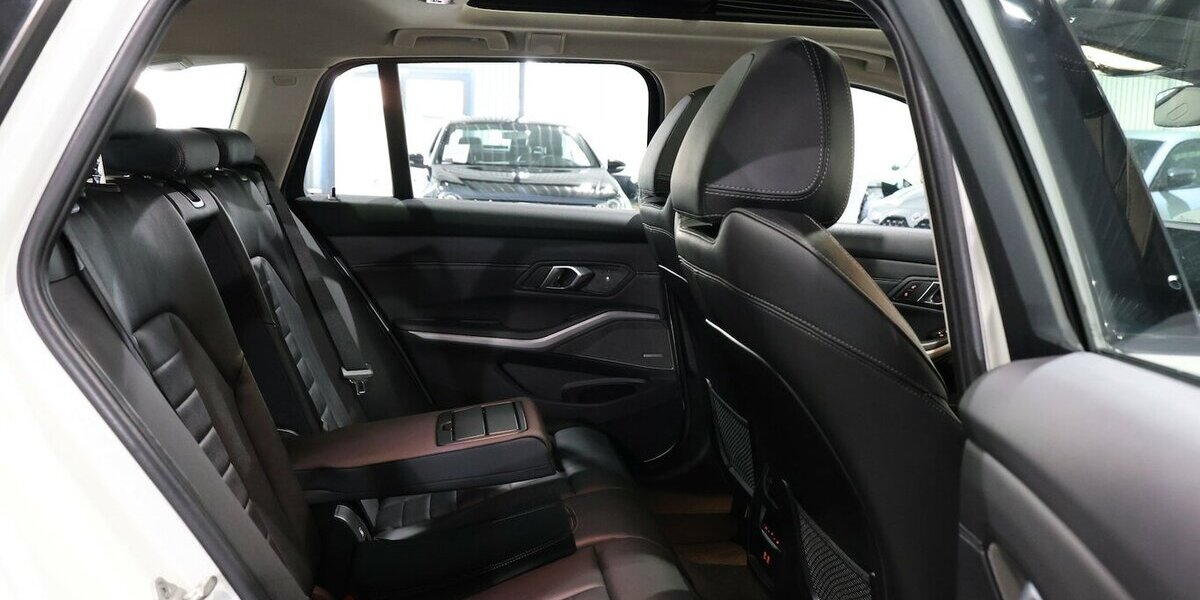 BMW 320d Touring SPORT / CURVED+HEAD-UP / PANORAMA 100.000 km 26.993 &euro; Hamm 59077