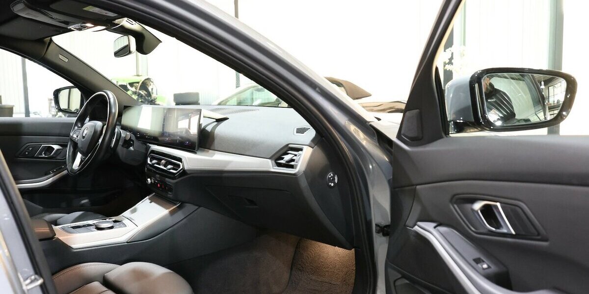 BMW 318d Touring ADVANTAGE CURVED+NAVI, LEDER, LED 67.000 km 27.777 &euro; Hamm 59077