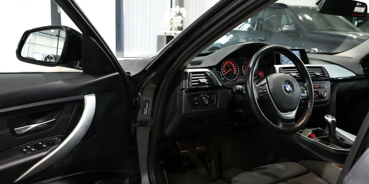 BMW 318d Touring blue PERFORMANCE SPORT / PANORAMA 80.000 km 15.555 &euro; Hamm 59077