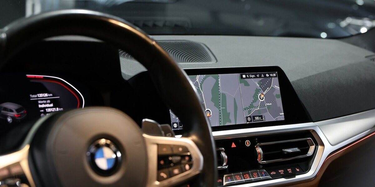 BMW 330d Touring xDrive M-SPORT BLACK & BROWN / LED 135.000 km 28.993 &euro; Hamm 59077