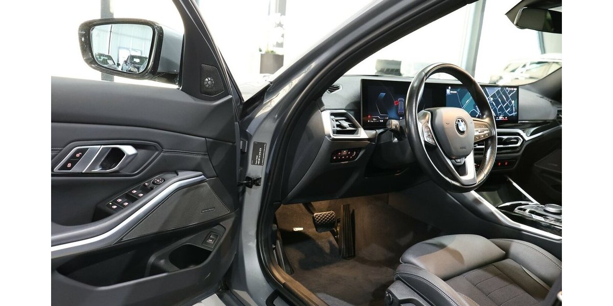 BMW 318d Touring SPORT / PANORAMA,LEDER,CURVED+HUD 53.000 km 28.993 &euro; Hamm 59077