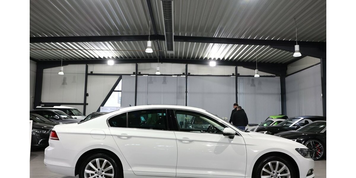 VW Passat 1.6 TDI Comfortline WHITE / MASSAGE+SHZ 176.000 km 10.555 &euro; Hamm 59077