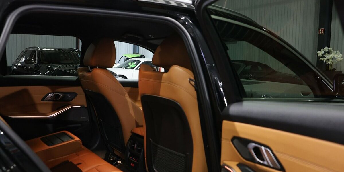 BMW 330d Touring xDrive M-SPORT BLACK & BROWN / LED 135.000 km 28.993 &euro; Hamm 59077