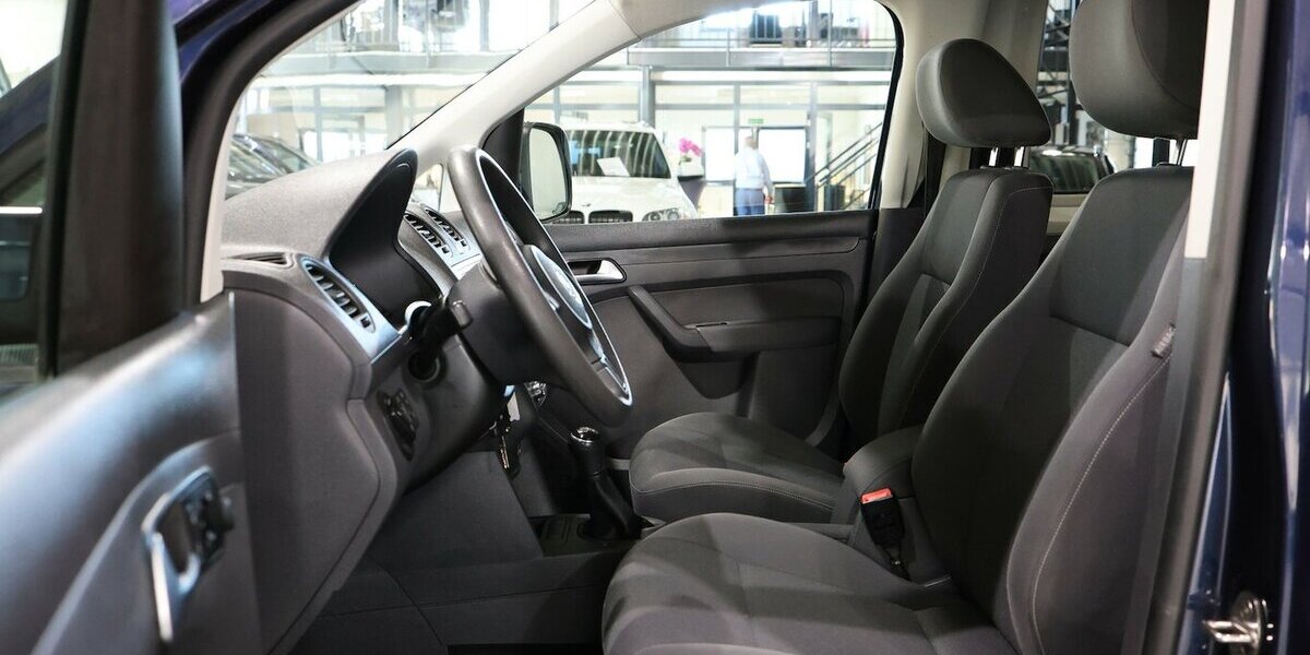 VW Caddy Kombi 1.6 TDI / 5-SITZER / -OPTIK / AHK 128.000 km 14.444 &euro; Hamm 59077