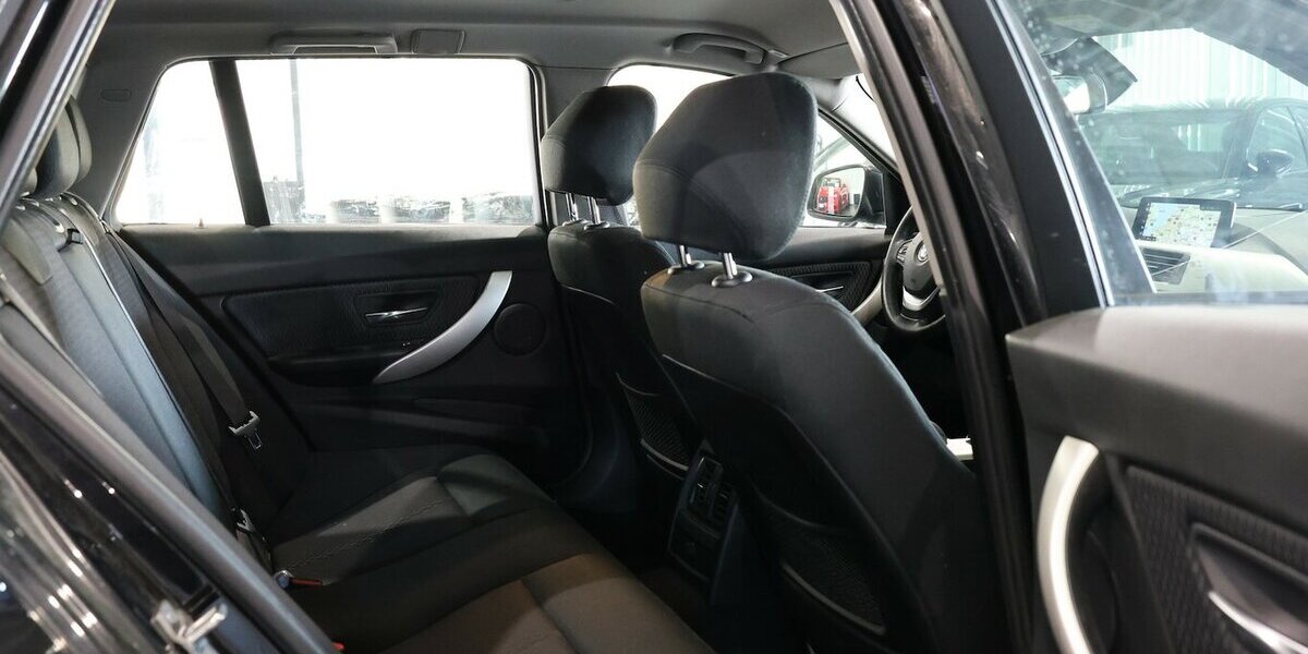 BMW 330d Touring xDrive Advantage / LED, HEAD-UP 227.000 km 11.902 &euro; Hamm 59077