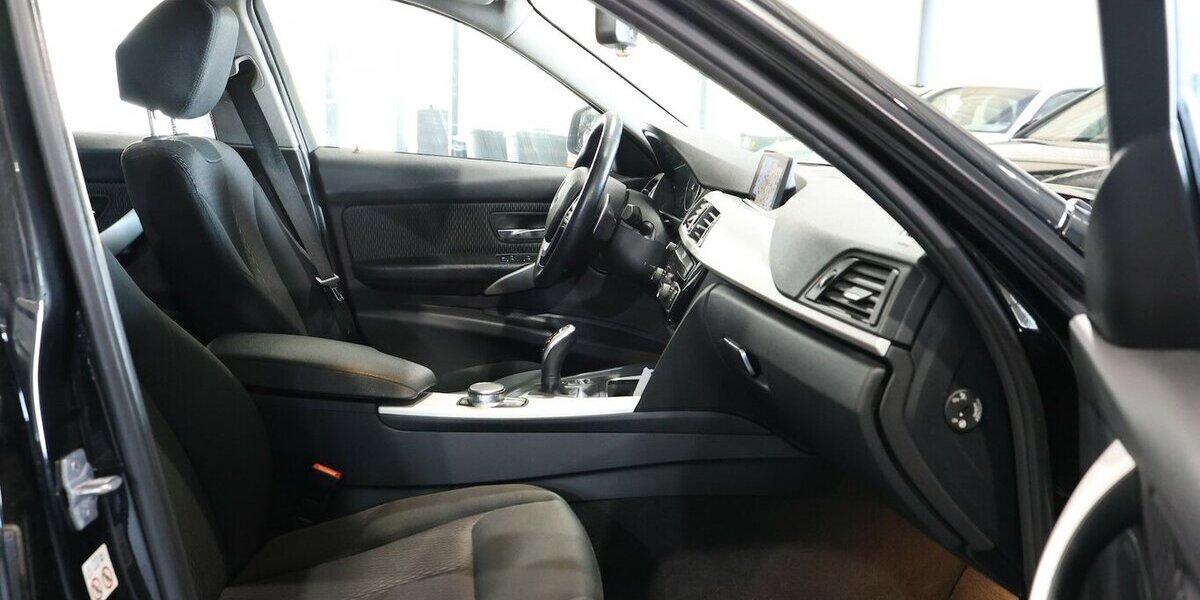 BMW 330d Touring xDrive Advantage / LED, HEAD-UP 227.000 km 11.902 &euro; Hamm 59077