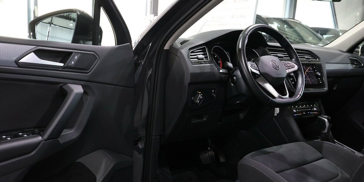 VW Tiguan 2.0 TDI DSG 4M IQ LIFE LED, HEAD-UP, NAVI 105.000 km 23.888 &euro; Hamm 59077