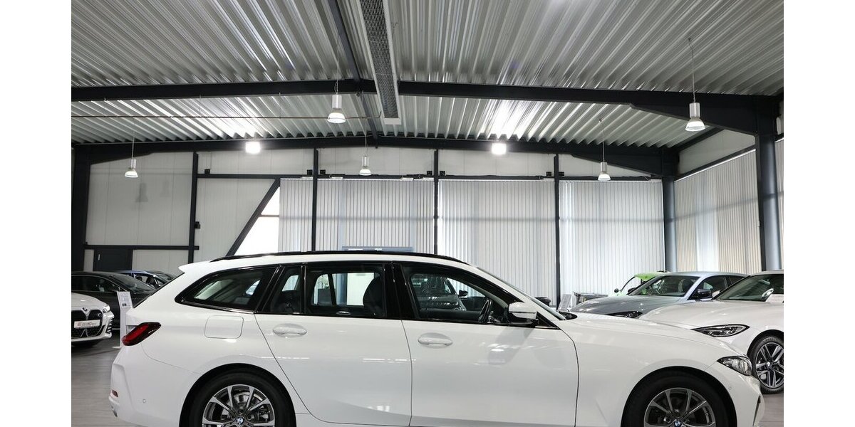 BMW 320d Touring SPORT / CURVED+HEAD-UP / PANORAMA 100.000 km 26.993 &euro; Hamm 59077