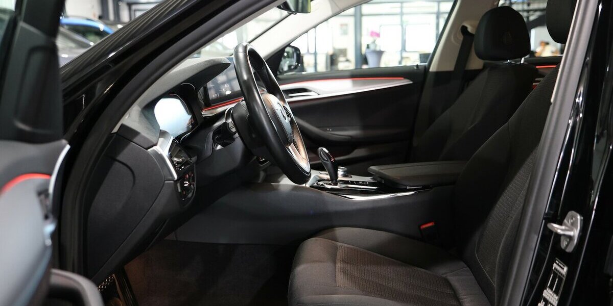 BMW 520i Touring BUSINESS / LIVE-COCKPIT-PRO+ / LED 140.000 km 24.777 &euro; Hamm 59077